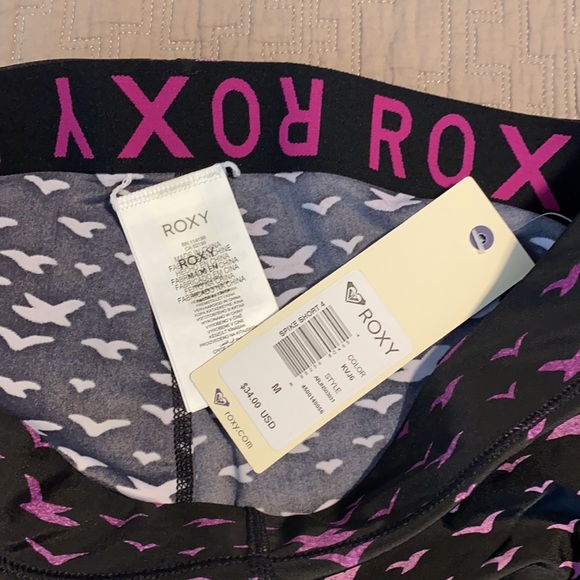 Roxy Medium tight fit athletic shorts NWT - Picture 2 of 2